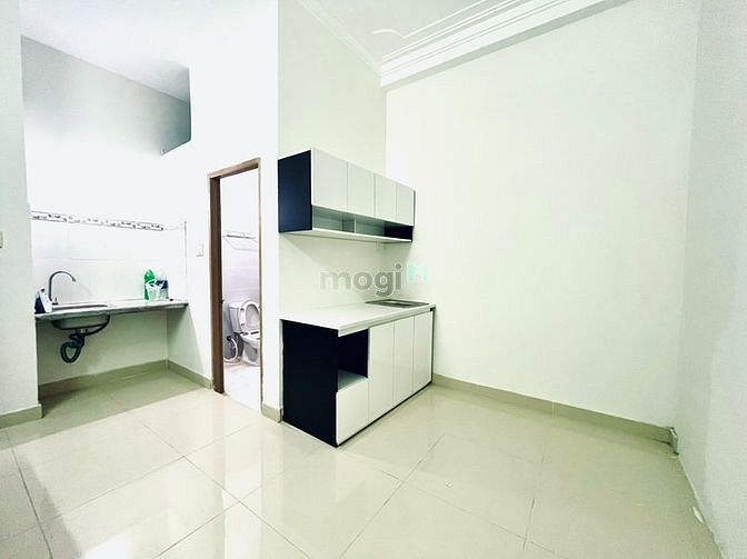Hình ảnh CHDV tại Đề Thám, Q1 - Có Bancol và tách bếp với phòng ngủ