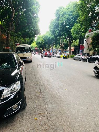 Hình ảnh Cho thuê căn biệt thự mặt phố Trần Hưng Đạo - Hoàn Kiếm