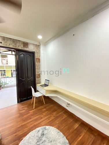 Hình ảnh CHDV Cách Mạng Tháng 8, Quận 1 có bancol.