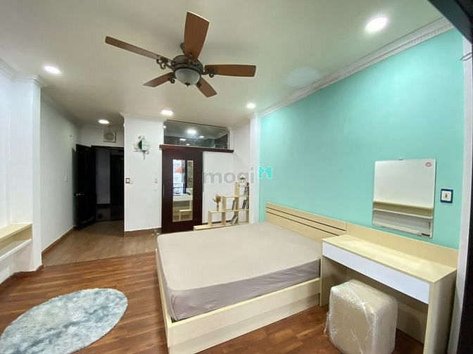 Hình ảnh CHDV Cách Mạng Tháng 8, Quận 1 có bancol.