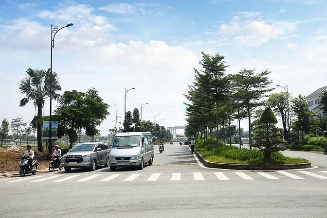 Hình ảnh Cân bán lô đất mặt tiền gần chợ bình chánh