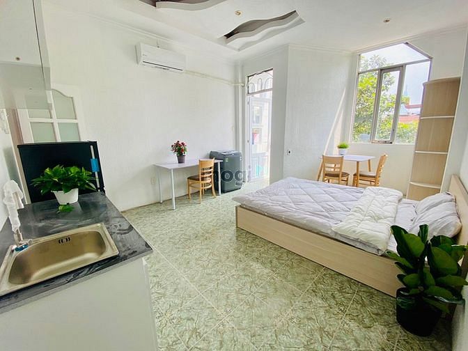 Hình ảnh Trống Sẵn Phòng Ban Công Cửa Sổ Lê Văn Duyệt