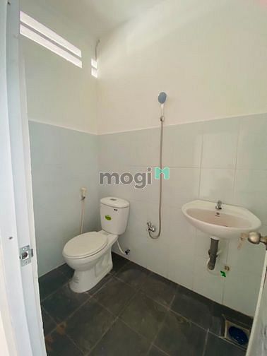 Hình ảnh Trống Sẵn Phòng Ban Công Cửa Sổ Lê Văn Duyệt