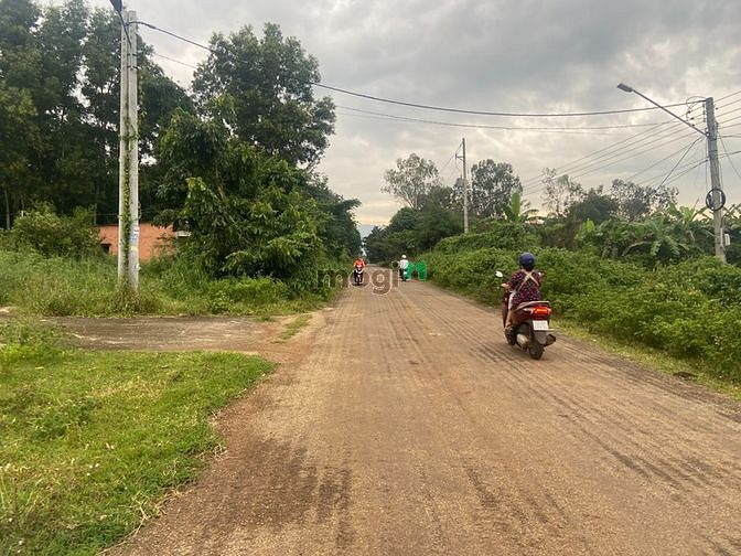 Hình ảnh Bán Gấp Lô Đất Sổ Hồng Riêng Cách Đường Hương Lộ 2 Hòa Long 100m.