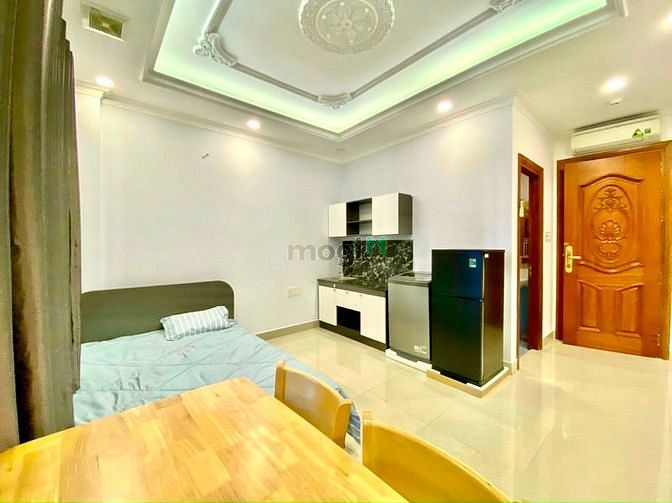 Hình ảnh Căn Hộ Q1 FullNT có cửa sổ lớn ngay đường Trần Quang Khải