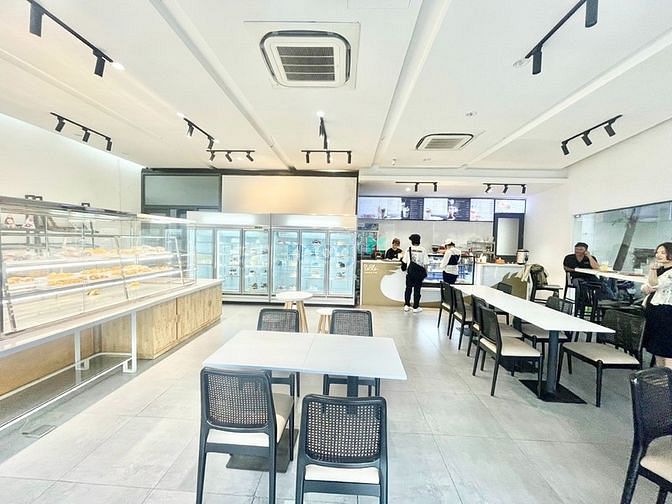 Hình ảnh tòa nhà mới xây cho thuê Cửu Long Tân Bình 8.5x21m hầm 7 lầu