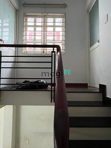 Hình ảnh Cho thuê nhà 44m2 ô tô đến nhà hẻm C2 phạm hùng