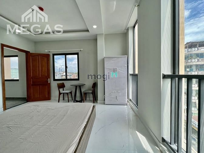 Hình ảnh Căn Hộ Cao Cấp Mới 100% Full Nội Thất View Kính - Công Viên Làng Hoa