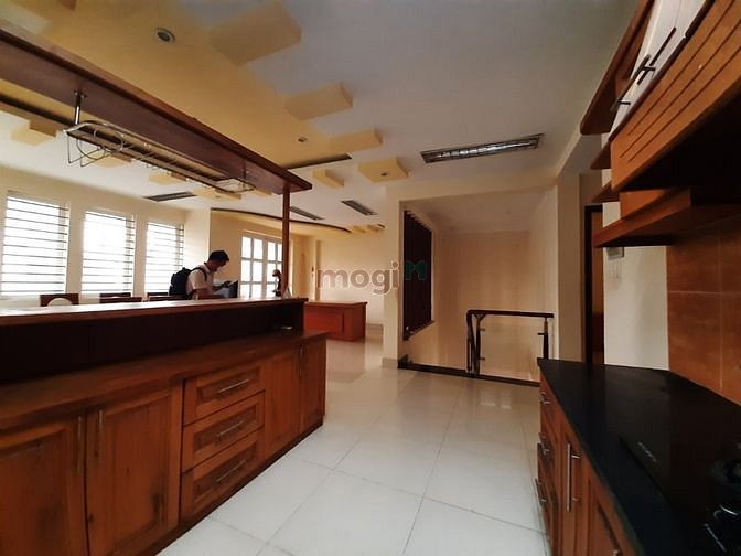 Hình ảnh Cho thuê Villa gần Điện máy chợ lớn 160m2 hầm 3 lầu trống suốt