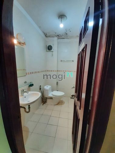 Hình ảnh Cho thuê Villa gần Điện máy chợ lớn 160m2 hầm 3 lầu trống suốt