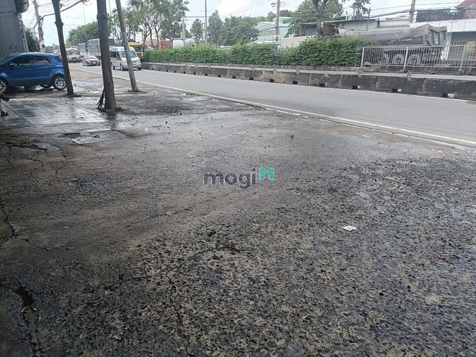 Hình ảnh Cho thuê xưởng dt 1400m2 giá 120tr Ql1A Bình Chiểu