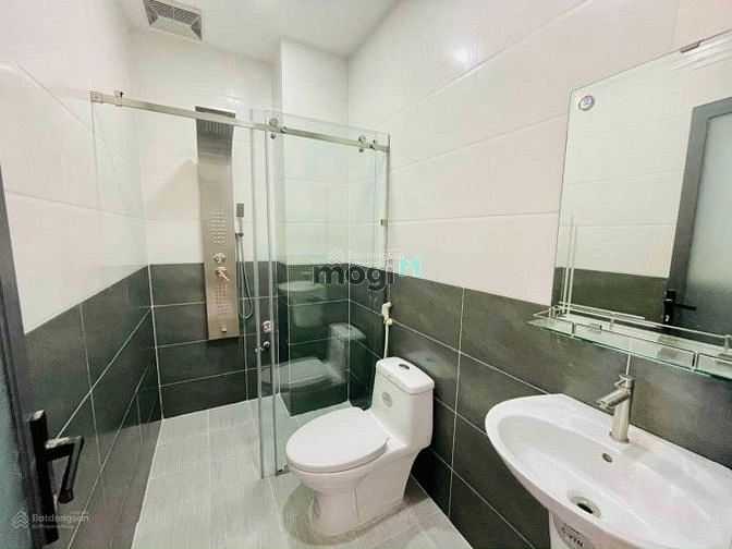 Hình ảnh Mặt Tiền Thái Phiên, P8, Q11. Đường 16m.