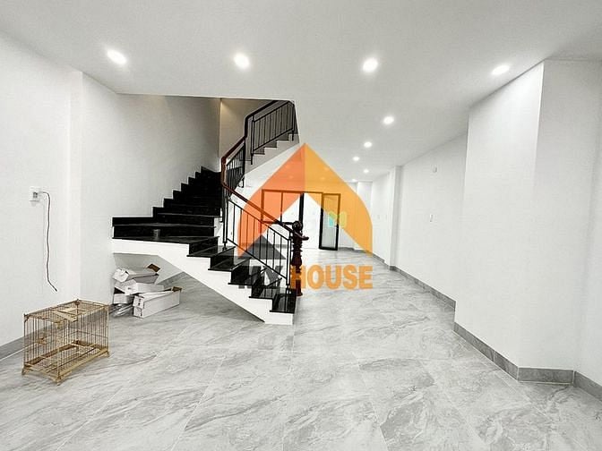Hình ảnh 🏡ĐÚNG ĐỈNH toà nhà mới xây ngay TRẦN NÃO 400M2