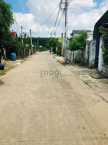 Hình ảnh GĐ cần bán lô đất 100m2(5x20m) dân đông, gần chợ tiện kinh doanh.
