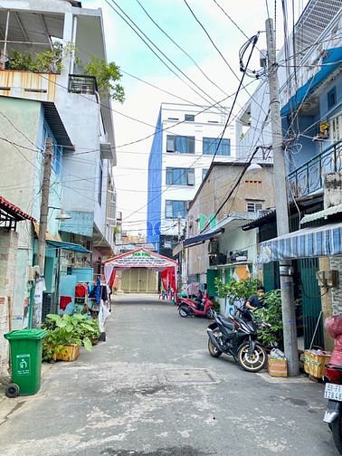 Hình ảnh Bán nhà ngay chợ Bình Long, hẻm xe hơi 6M đẹp.