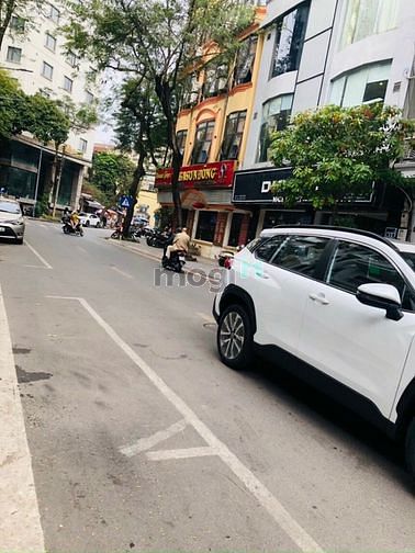 Hình ảnh Cho thuê căn biệt thự mặt phố Hàng Chuối