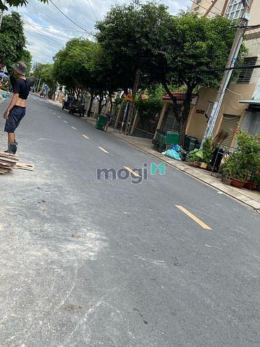 Hình ảnh Cho thuê nhà mặt phố MT Lê Niệm. DT 4x20m , Trệt