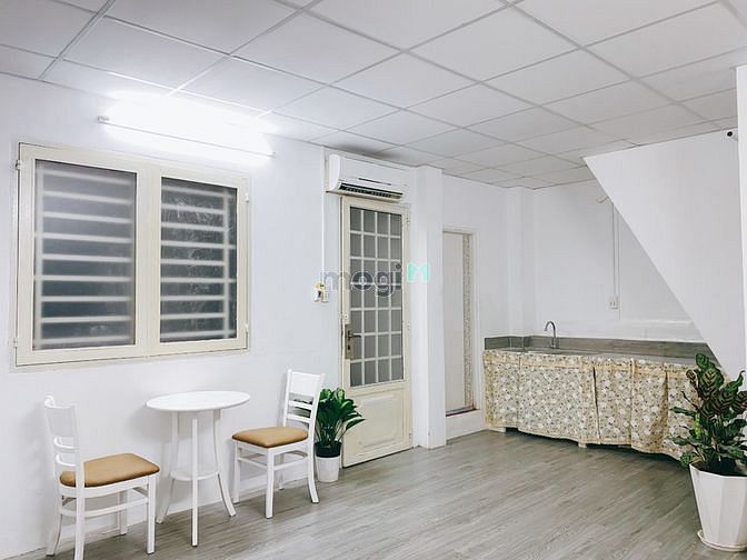 Hình ảnh Siêu phẩm ban công Quận 1 full Nội thất