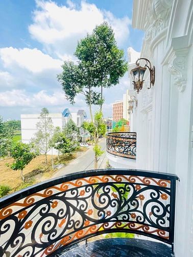 Hình ảnh Bán nhà tân cổ điển ĐS3 KDC Hồng Loan