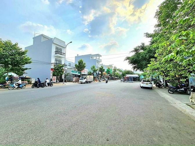 Hình ảnh Bán nền đầu đường A2 KDC Hưng Phú