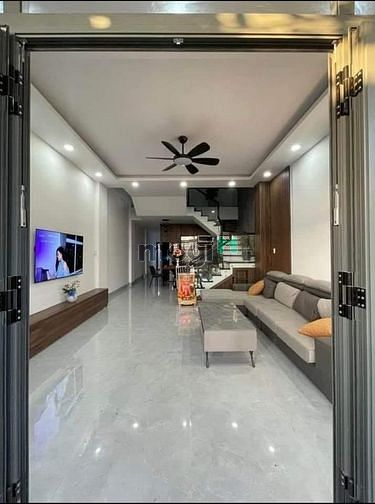 Hình ảnh Cho thuê nhà HXH 6M Thành Thái Q10 cách mặt tiền 4m