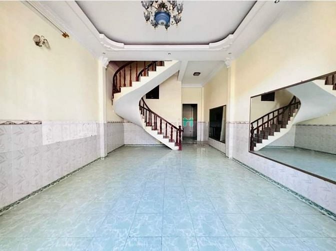 Hình ảnh Hơn 6 tỷ nhà 3 tầng quang trung 5 x 15 4pn