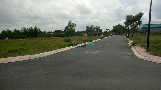 Hình ảnh đất thổ cư Bình Chánh - mặt tiền đường Hoàng Phan Thái.