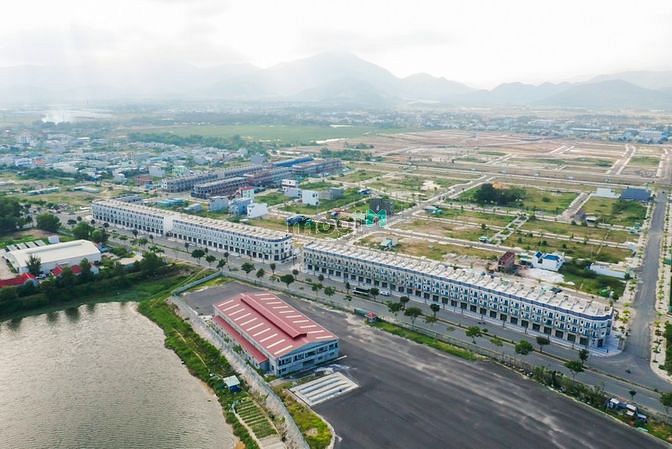 Hình ảnh Cắt lỗ sâu lô đất siêu đẹp 2 mặt tiền, đường 7m5 dự án Lakeside
