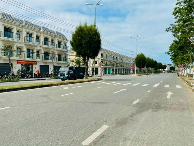 Hình ảnh bán đất Hàm TRung 2 gần biển Xuân Thiều giá rẻ
