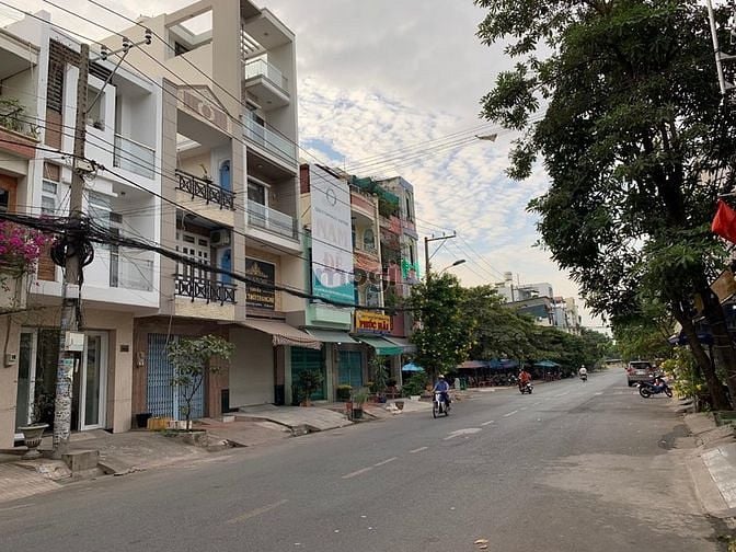 Hình ảnh MT Khu Tên Lửa-68m2-3 tầng-Tặng Nội thất-Giá 11 Tỷ
