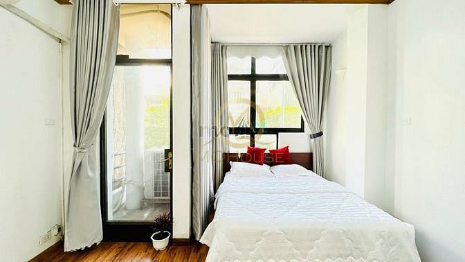 Hình ảnh Mb6623 nạp rút nhanh chóng có balcon, cửa sổ lớn gần chợ Bến Thành, Nguyễn Thái Bình Q1
