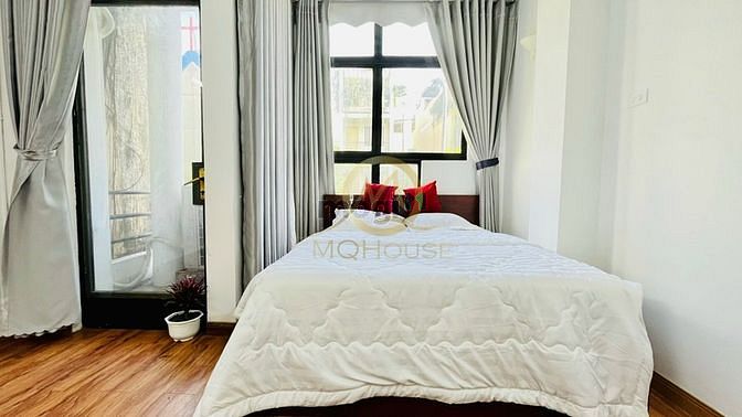 Hình ảnh Mb6623 nạp rút nhanh chóng có balcon, cửa sổ lớn gần chợ Bến Thành, Nguyễn Thái Bình Q1