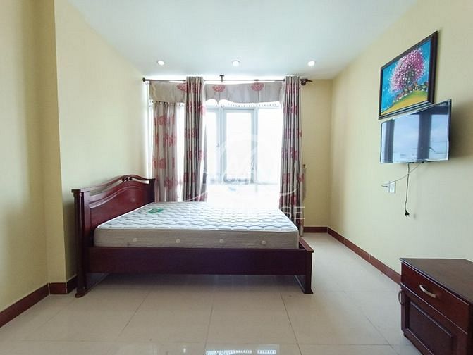 Hình ảnh phòng  cửa sổ lớn full nội thất