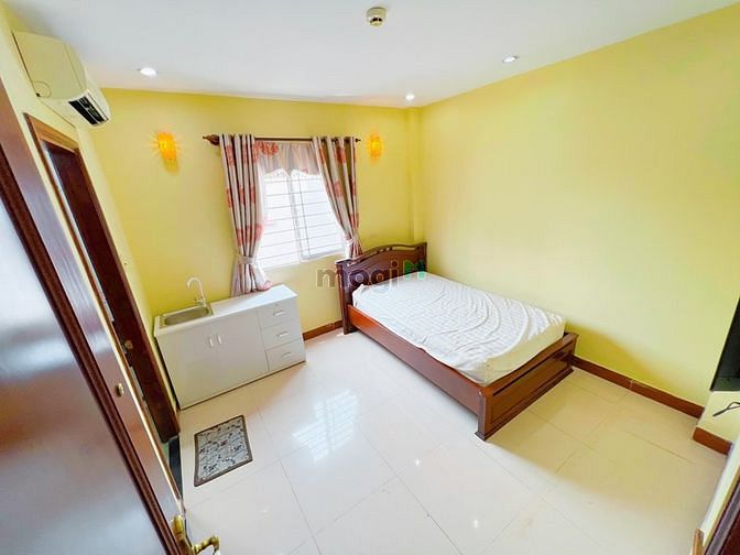 Hình ảnh phòng  cửa sổ lớn full nội thất