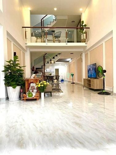 Hình ảnh Nhà Phạm Văn Chí,40m2,3 tầng BTCT 4 PN, hẻm rộng ,cách 1 căn ra MT.