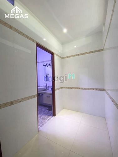 Hình ảnh Cho thuê căn ban công - full NT, bếp tách biệt - ngay Nguyễn Thị Định