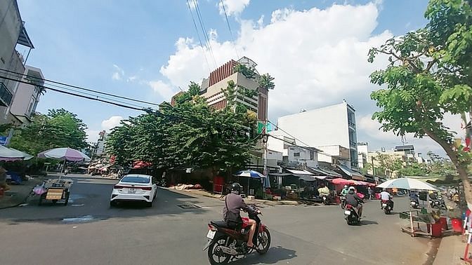 Hình ảnh Bán Gấp MT Ngay Chợ Phạm Văn Bạch 120m2 Chỉ 14,9 tỷ.