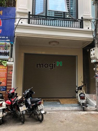 Hình ảnh Trần Quốc Hoàn, Cầu Giấy. 50m2 x 6T. Thang máy. Đất phân lô.