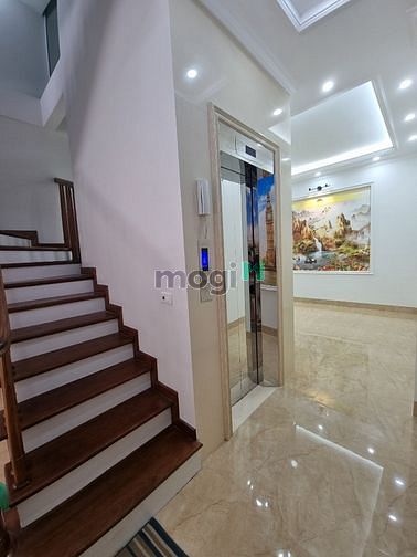 Hình ảnh Trần Quốc Hoàn, Cầu Giấy. 50m2 x 6T. Thang máy. Đất phân lô.