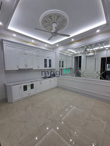 Hình ảnh Trần Quốc Hoàn, Cầu Giấy. 50m2 x 6T. Thang máy. Đất phân lô.