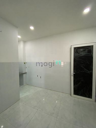 Hình ảnh Phòng trống ngay lê văn quới có cửa sổ lớn