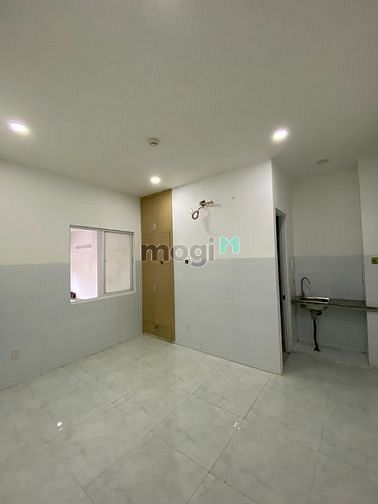 Hình ảnh Phòng trống ngay lê văn quới có cửa sổ lớn