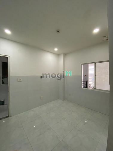 Hình ảnh Phòng trống ngay lê văn quới có cửa sổ lớn