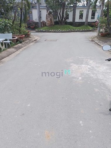 Hình ảnh MUA ĐẤT TẶNG NHÀ C4- Mặt tiền đường 8- sát khu đô thị Đông Tăng Long
