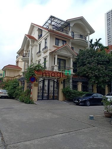 Hình ảnh Cho thuê biệt thự Đường phạm văn đồng 200m2x5T, thang máy