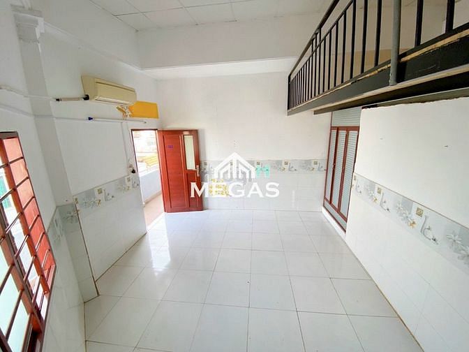 Hình ảnh Cho Thuê Phòng_Ban Công_Thoáng Tiện Nghi_Gần Tên Lửa