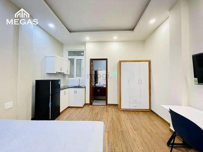 Hình ảnh CHDV_full đồ chơi_Cạnh vòng xoay Điện Biên Phủ_SANG/SỊN/MỊN
