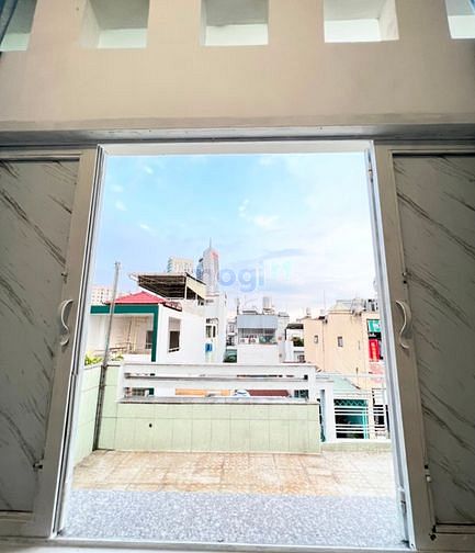 Hình ảnh 1PN - Ban Công Rộng - Sát bên UEF - Ở đc liền