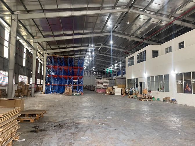 Hình ảnh Cho thuê 1.800m2 kho mặt tiền QL 13, P. Hiệp Bình Phước, TP Thủ Đức