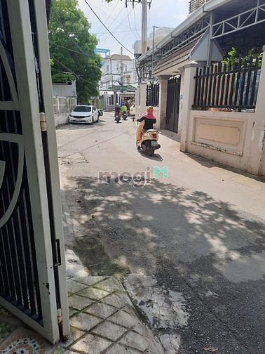 Hình ảnh Bán nhà 4 tầng măt tiền đường số 5